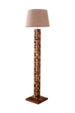 Elegantna podna ml 332 lampa sa ukrasnim drvenim detaljima